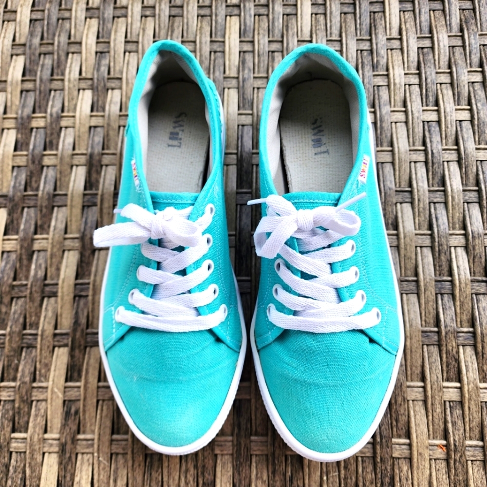 🪼EUC  TURQUOISE HEAVY CANVAS RUNNING SHOES BY SWIIT ~ SIZE 8.5
